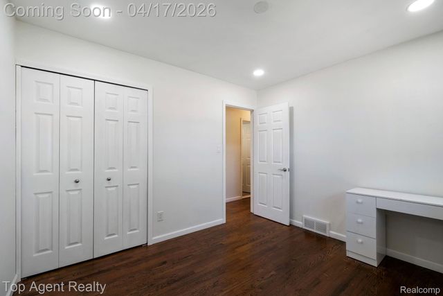 1973 Alexander Drive, Troy, MI 48083