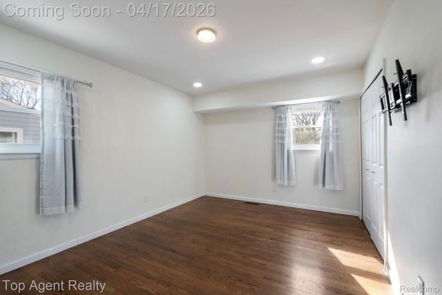 1973 Alexander Drive, Troy, MI 48083