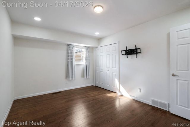 1973 Alexander Drive, Troy, MI 48083