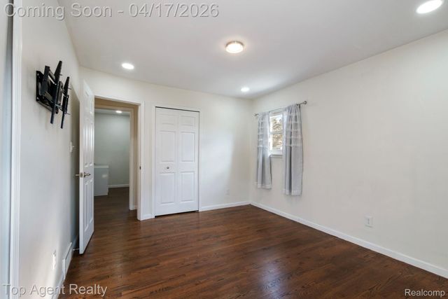 1973 Alexander Drive, Troy, MI 48083