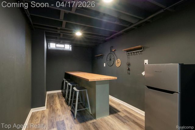 1973 Alexander Drive, Troy, MI 48083