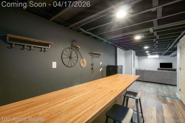 1973 Alexander Drive, Troy, MI 48083