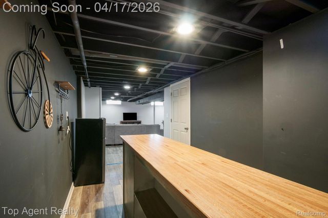 1973 Alexander Drive, Troy, MI 48083