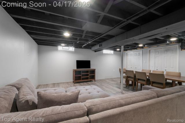 1973 Alexander Drive, Troy, MI 48083