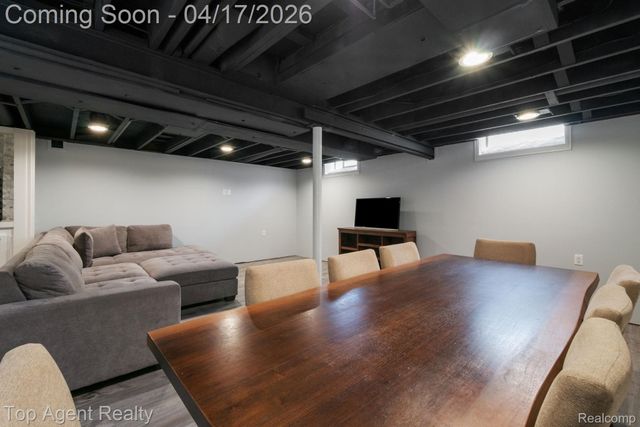 1973 Alexander Drive, Troy, MI 48083