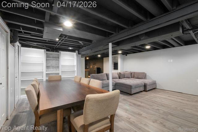 1973 Alexander Drive, Troy, MI 48083