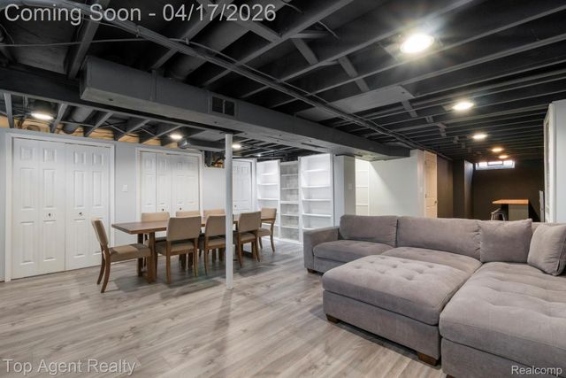 1973 Alexander Drive, Troy, MI 48083