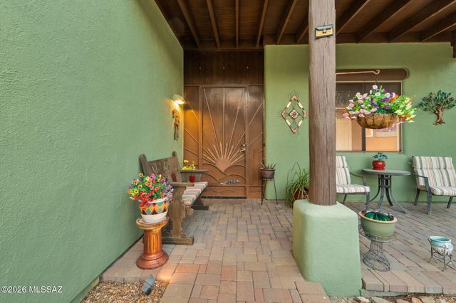 2040 S Doubletree Lane, Tucson, AZ 85713