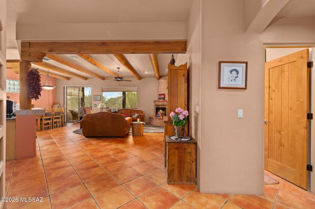 2040 S Doubletree Lane, Tucson, AZ 85713