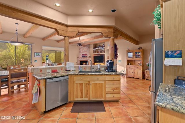 2040 S Doubletree Lane, Tucson, AZ 85713