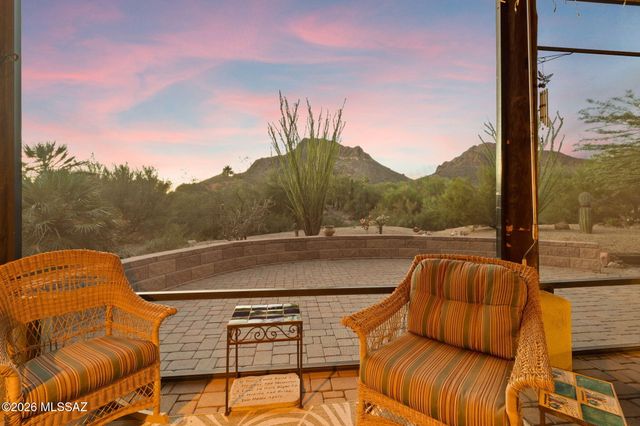 2040 S Doubletree Lane, Tucson, AZ 85713