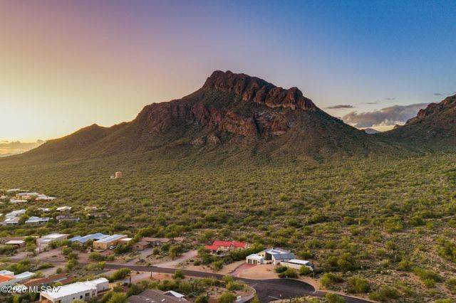 2040 S Doubletree Lane, Tucson, AZ 85713