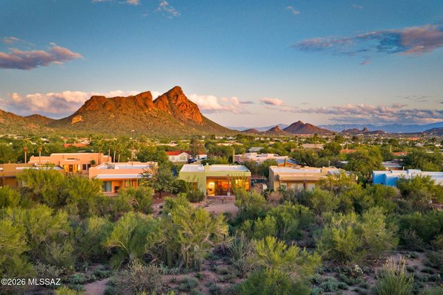 2040 S Doubletree Lane, Tucson, AZ 85713