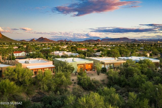 2040 S Doubletree Lane, Tucson, AZ 85713