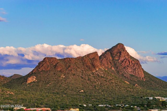 2040 S Doubletree Lane, Tucson, AZ 85713