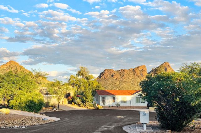 2040 S Doubletree Lane, Tucson, AZ 85713