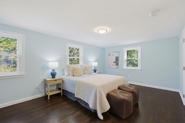 127 Crescent Pl, Hanson, MA 02341