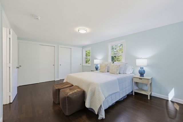 127 Crescent Pl, Hanson, MA 02341