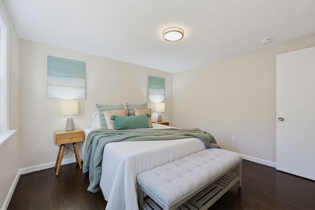 127 Crescent Pl, Hanson, MA 02341