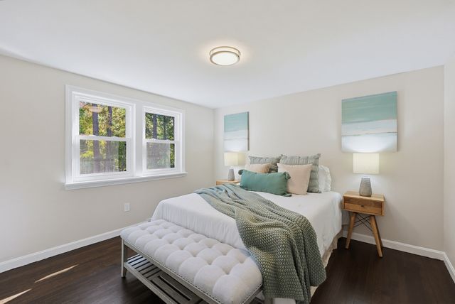 127 Crescent Pl, Hanson, MA 02341