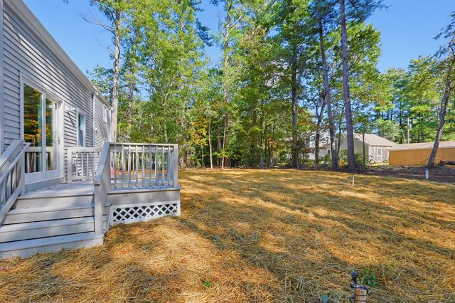 127 Crescent Pl, Hanson, MA 02341