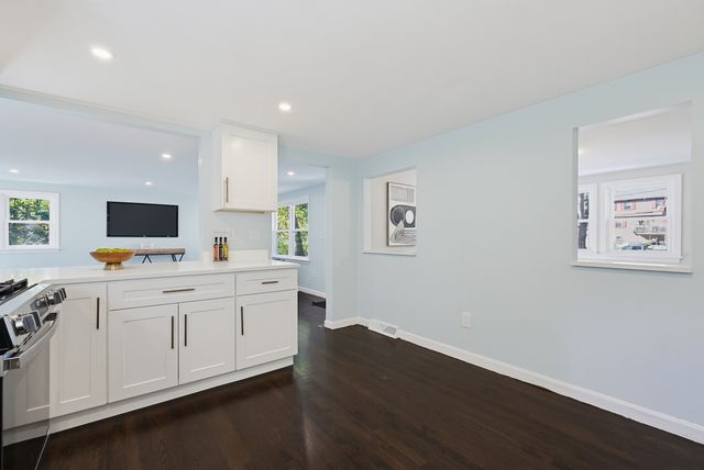 127 Crescent Pl, Hanson, MA 02341