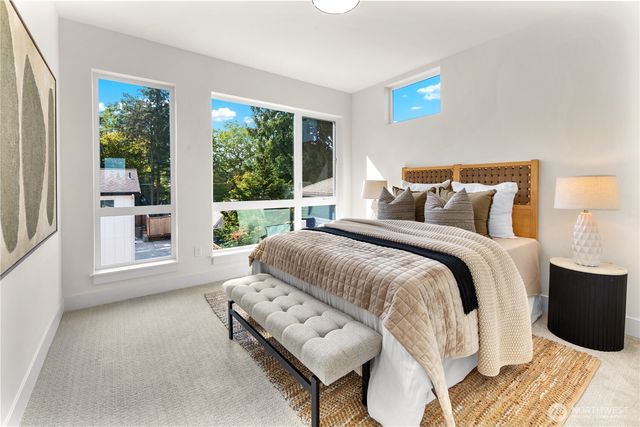 613 18th Avenue E, Seattle, WA 98112