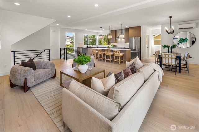 613 18th Avenue E, Seattle, WA 98112