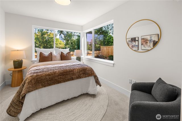 613 18th Avenue E, Seattle, WA 98112
