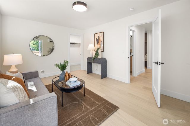 613 18th Avenue E, Seattle, WA 98112