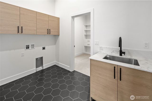 613 18th Avenue E, Seattle, WA 98112