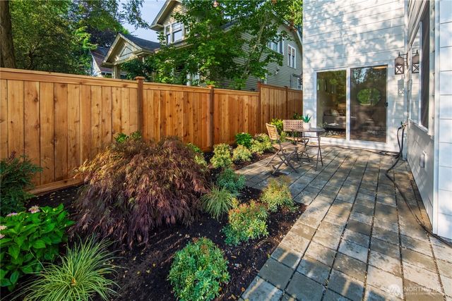 613 18th Avenue E, Seattle, WA 98112