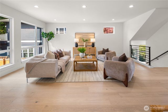 613 18th Avenue E, Seattle, WA 98112