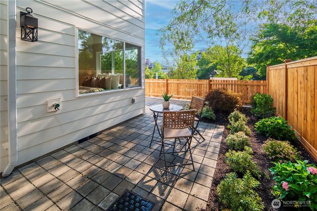 613 18th Avenue E, Seattle, WA 98112