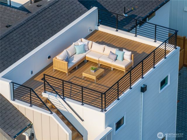 613 18th Avenue E, Seattle, WA 98112