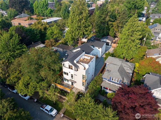 613 18th Avenue E, Seattle, WA 98112