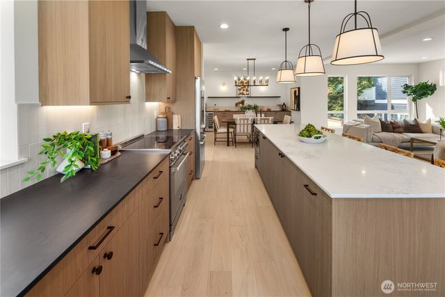 613 18th Avenue E, Seattle, WA 98112