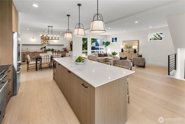 613 18th Avenue E, Seattle, WA 98112