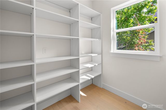 613 18th Avenue E, Seattle, WA 98112