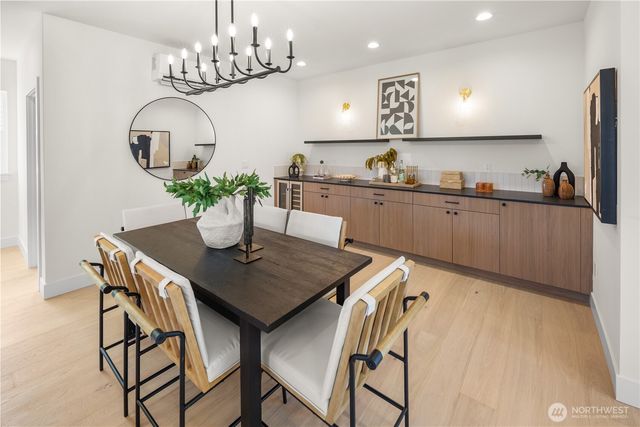 613 18th Avenue E, Seattle, WA 98112