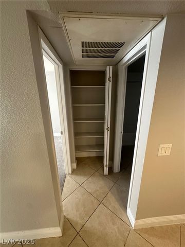 4200 VALLEY VIEW Boulevard 1051, Las Vegas, NV 89103