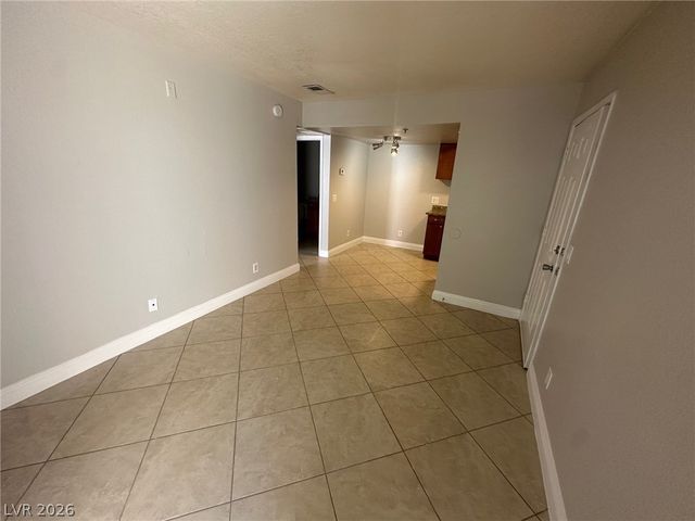 4200 VALLEY VIEW Boulevard 1051, Las Vegas, NV 89103