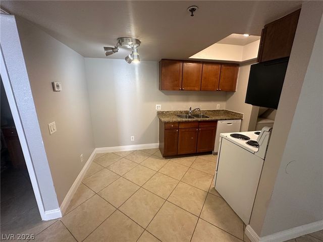 4200 VALLEY VIEW Boulevard 1051, Las Vegas, NV 89103