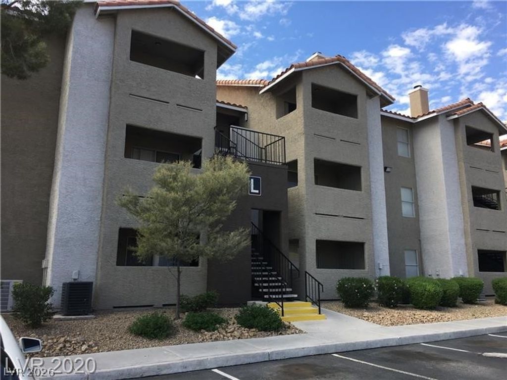 4200 VALLEY VIEW Boulevard 1051, Las Vegas, NV 89103