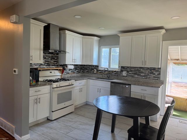 14510 Hoerning Avenue, Warren, MI 48088
