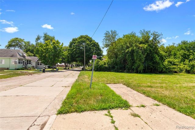 2201 S Niagara Street, Saginaw, MI 48602