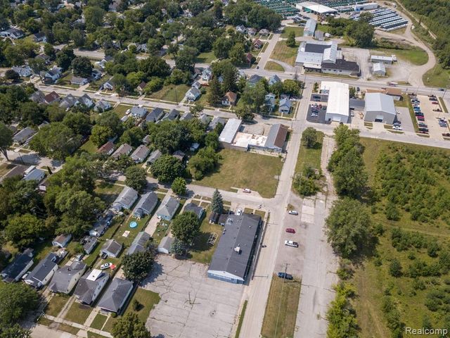 2201 S Niagara Street, Saginaw, MI 48602