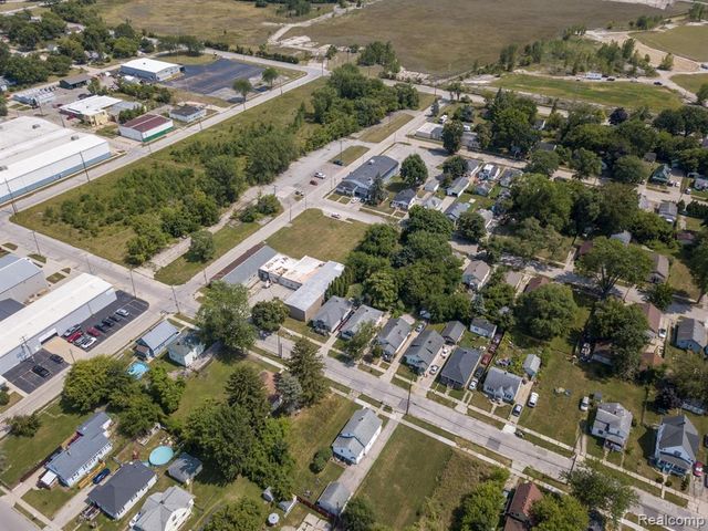 2201 S Niagara Street, Saginaw, MI 48602