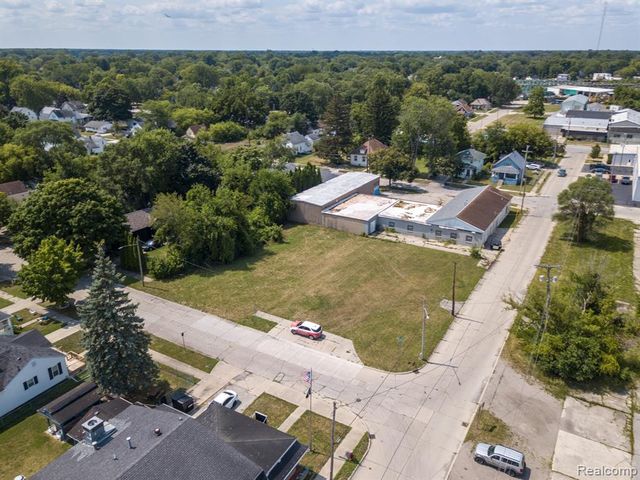 2201 S Niagara Street, Saginaw, MI 48602