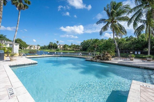 1100 Crestwood Court 1110, Royal Palm Beach, FL 33411